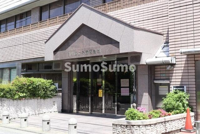 クレア学芸大学のエントランス|落ち着いたエントランスです