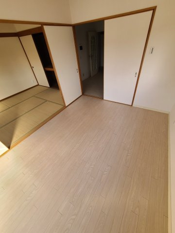 フェイバリー甲東園Ⅱの居間・リビング