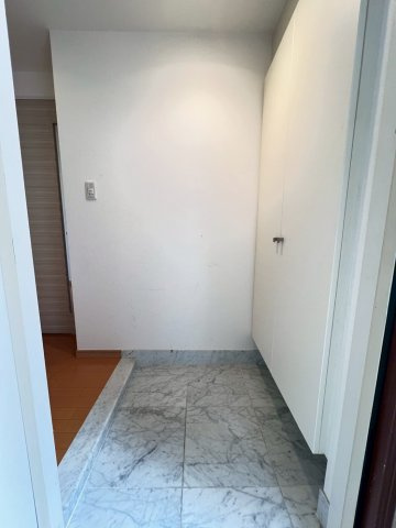 エムジー目黒駅前の玄関