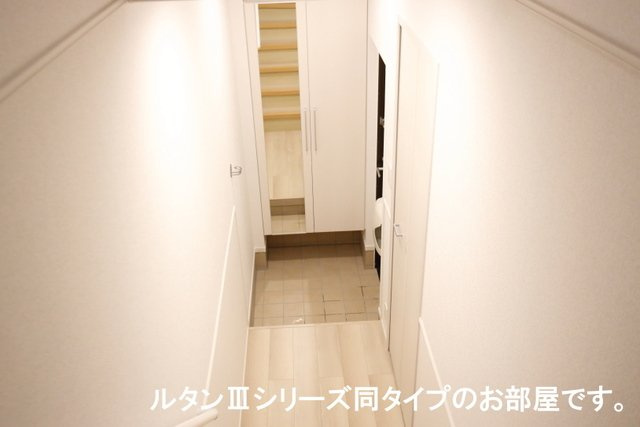 メゾン・ド・リュミエールⅢの玄関|シンプルで使いやすい玄関です