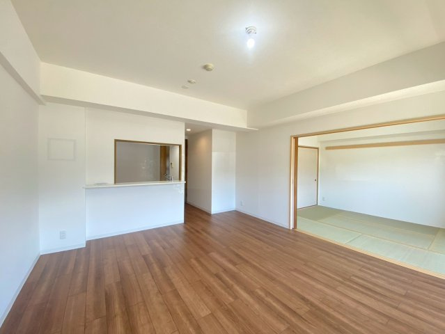 千葉市稲毛区小中台町の賃貸マンションの居間・リビング|使いやすいリビングです