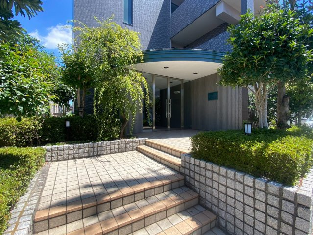 千葉市稲毛区小中台町の賃貸マンションのエントランス|落ち着いたエントランスです