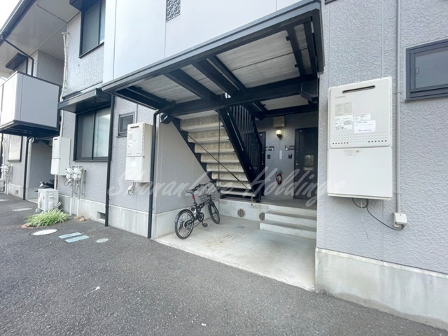 茅ヶ崎市東海岸北２丁目のアパートのエントランス|広々エントランス♪