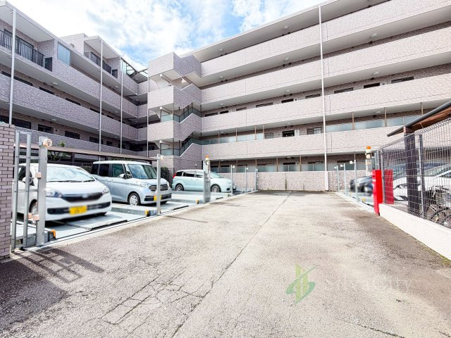 武蔵中原パークホームズの駐車場