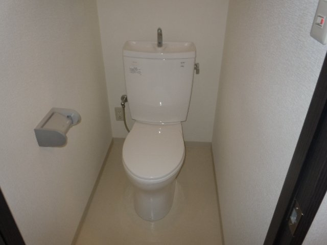名古屋市中区丸の内３丁目の賃貸マンションのトイレ