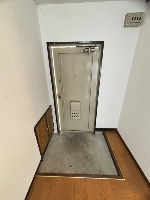 大栄マンションの玄関