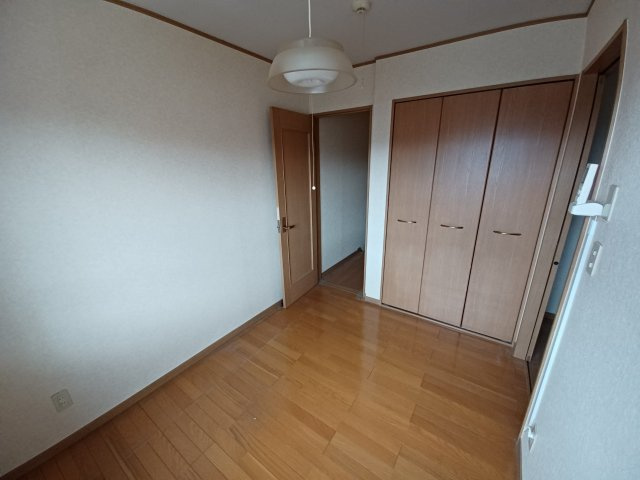 Y'sメゾネットCの洋室