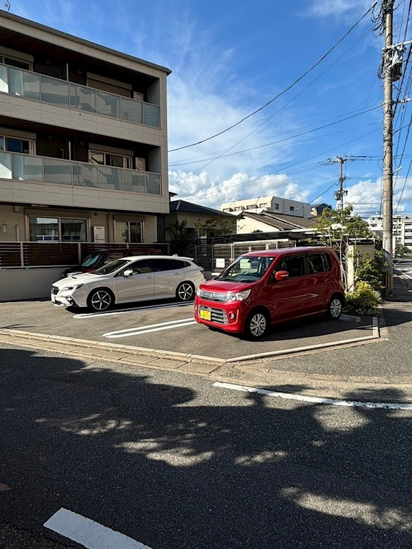 シャーメゾン大橋の駐車場