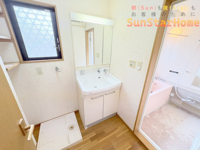 【サンスターホーム】青梅市師岡町2丁目　リフォーム中古戸建の独立洗面台