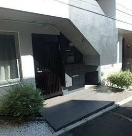 プリエール諏訪のエントランス