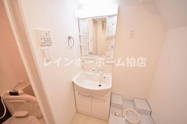 特典：仲介手数料が無料です!!の洗面所|独立洗面台です