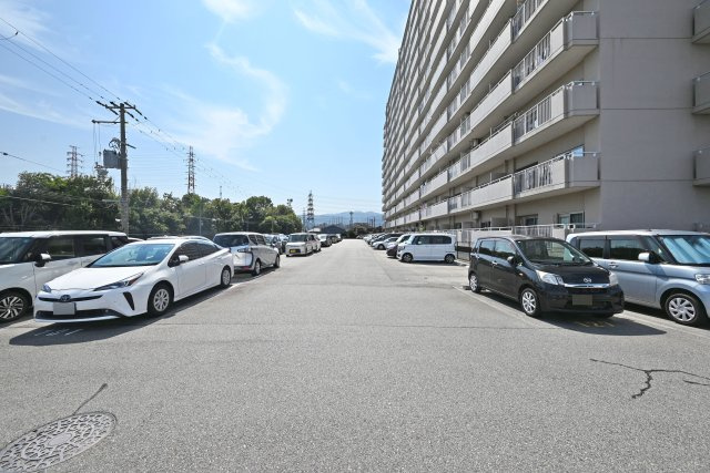 シャルマンコーポ伊丹2号棟の駐車場|敷地内駐車場空き無し