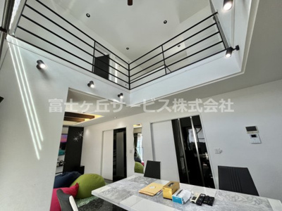 【ダイニング】 | 浜松市中央区下石田町 中古住宅 | ダイニングスペースの上は吹き抜けになっています