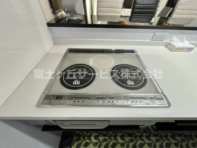 【キッチン】 | 浜松市中央区下石田町 中古住宅 | オール電化、IHクッキングヒーターです