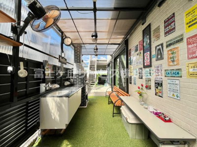 【庭】 | 浜松市中央区下石田町 中古住宅 | キッチンの外に、BBQグリル付の屋外キッチンがあります