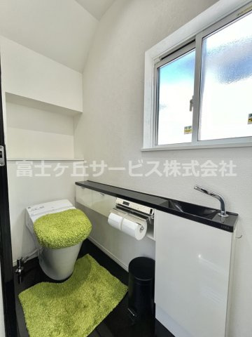 【トイレ】 | 浜松市中央区下石田町 中古住宅 | 落ち着いたトイレです