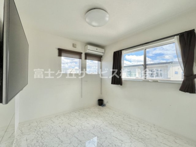【子供部屋】 | 浜松市中央区下石田町 中古住宅 | 2階北側の洋室