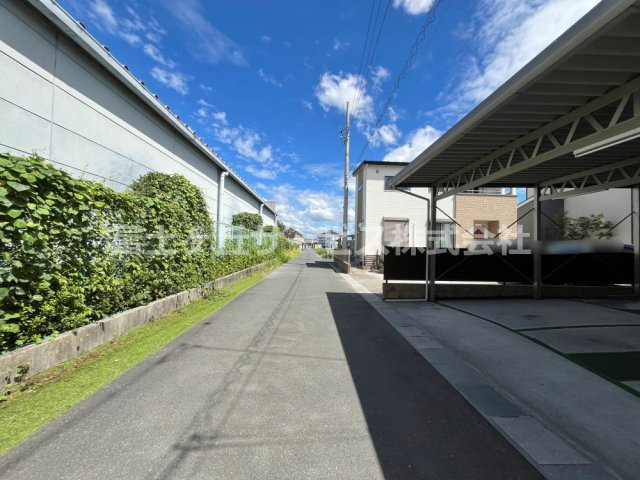 【前面道路含む現地写真】 | 浜松市中央区下石田町 中古住宅 | 前面道路含む現地写真です