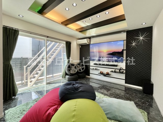 【居間・リビング】 | 浜松市中央区下石田町 中古住宅 | 22.4帖の南向きLDK
