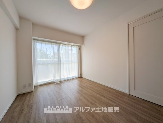 ネオコーポ武蔵野の洋室|【Private Room】◆3つの洋室◆約5.1帖・約4.4帖・約4.7帖を配置。寝室や子ども部屋など、家族構成に合わせて使い分けられます。