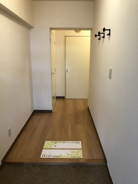 コーポレート小金井梶野通り2号棟の玄関