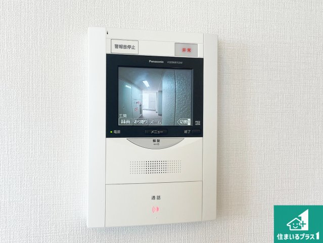 パーク・アヴェニュー神戸三田6番館の防犯設備|カラーモニターインターホン！声だけでなく来訪者の姿や顔がモニターで確認できるので、小さなお子様がいらっしゃるご家庭でも安心できます！