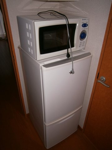 レオパレスアメジスト諏訪野のその他|2ドア冷蔵庫＆電子レンジ
