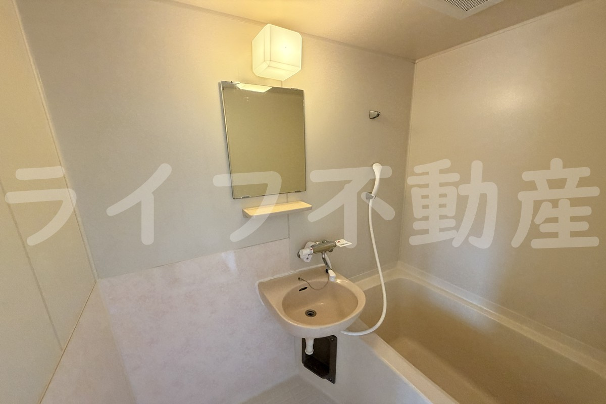 富士マンションの独立洗面台