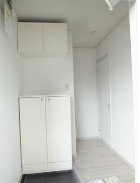 野田メゾネットの玄関
