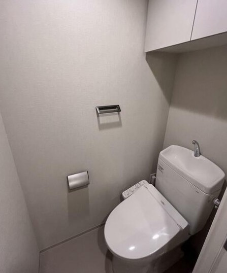 横浜市中区長者町４丁目の賃貸マンションのトイレ