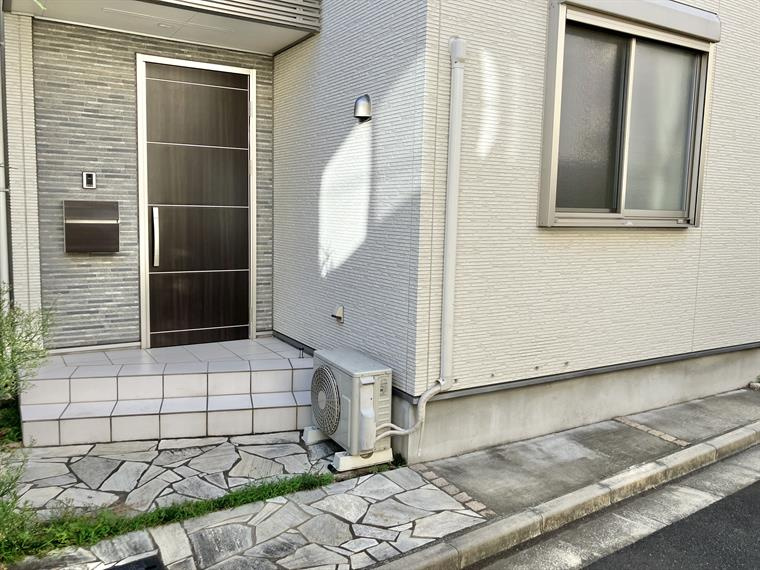 和泉戸建のエントランス