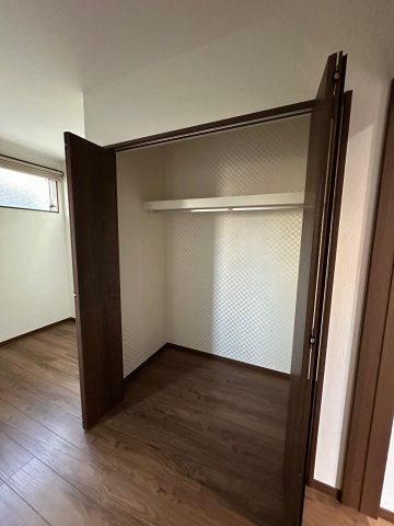 足立区西加平２丁目のアパートの収納
