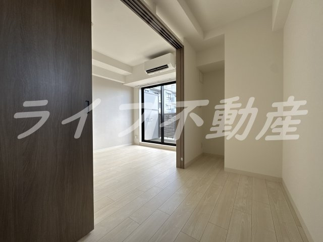 アドバンス大阪メルディアの洋室|明るい洋室です