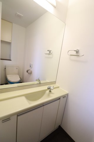 コリーヌ代官山　住宅用の洗面所