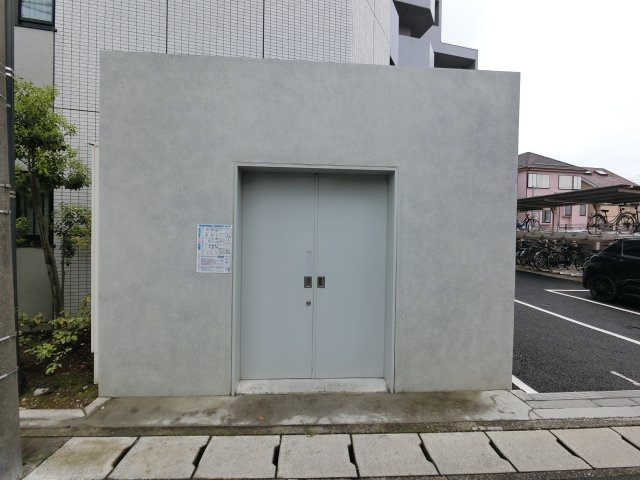 浦安市当代島１丁目の賃貸マンションのエントランス