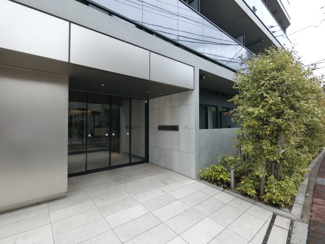 浦安市当代島１丁目の賃貸マンションのエントランス