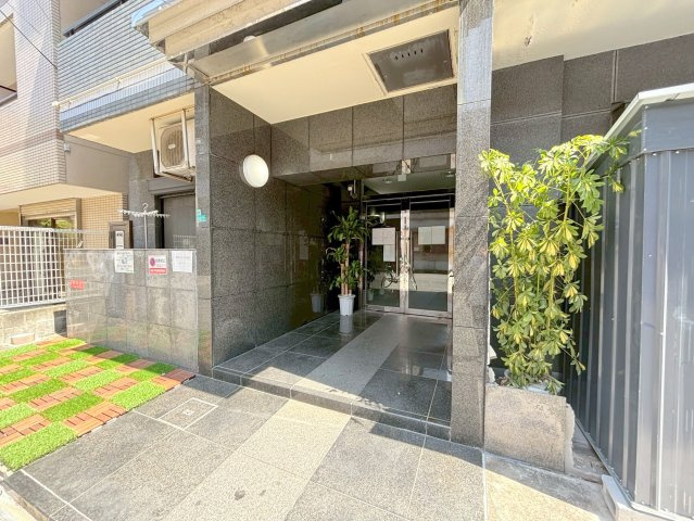 クオーレ十三東のエントランス