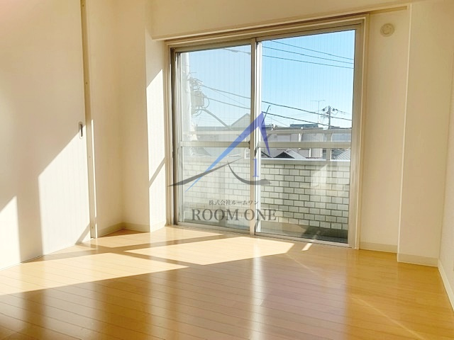 ＷＩＮＤ　ＢＥＬＬの居間・リビング|洋室のお部屋です。