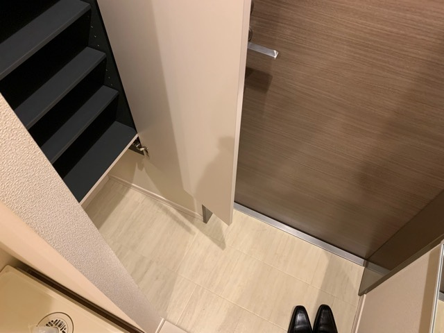 三鷹市上連雀３丁目の賃貸マンションの玄関