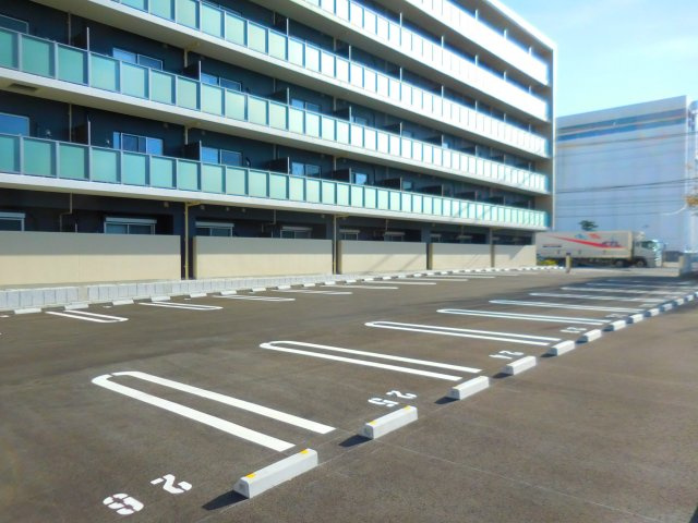 セレノスクエアの駐車場