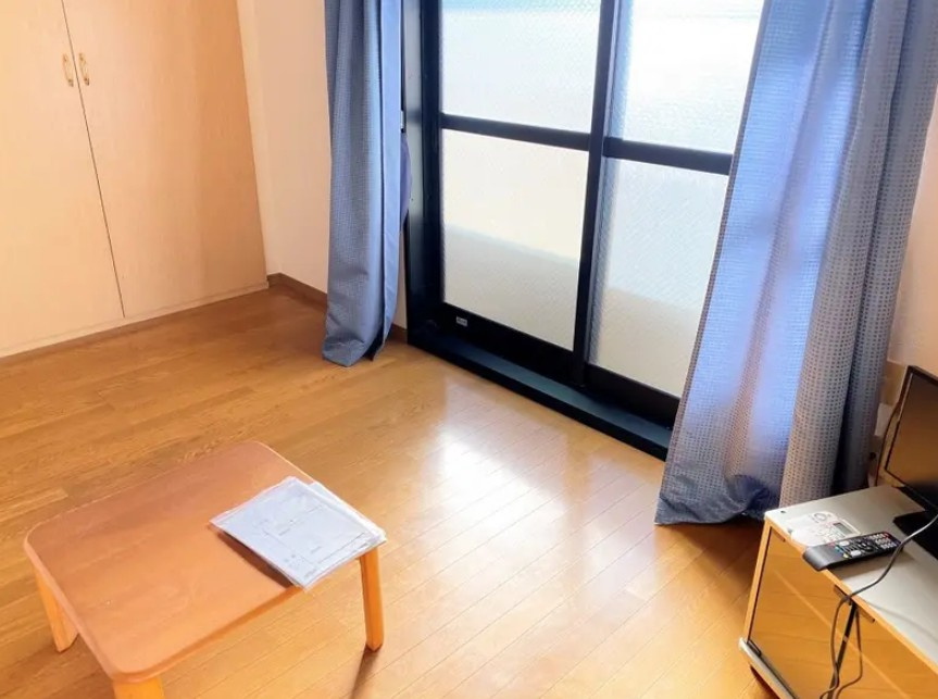 レオパレスツーエイトの居間・リビング|他部屋参照
家電なし