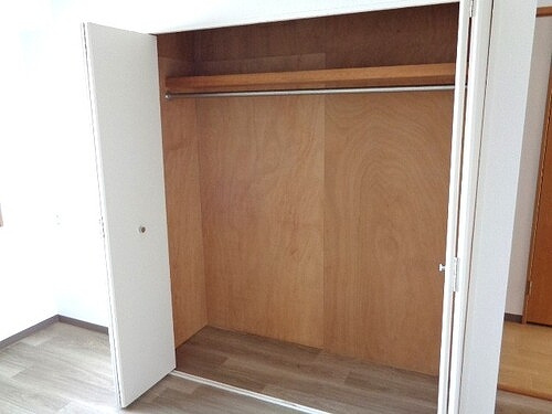 ヒル・イーストＳＳの収納|クロゼット（洋室）　同タイプ別部屋