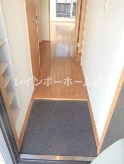 特典：仲介手数料が無料です!!の玄関