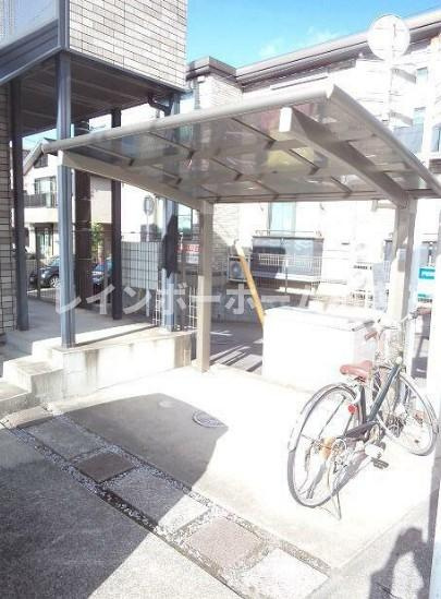 特典：仲介手数料が無料です!!の駐車場