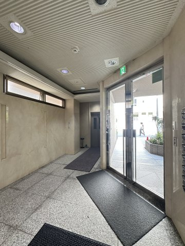 センエイ谷四のロビー