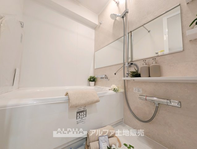 ワコーレ拝島IIの浴室|【Bathroom】◆浴室暖房乾燥機◆ユニットバスは新規交換予定。浴室暖房乾燥機を備え、雨の日のお洗濯などにも便利なバスルームです。