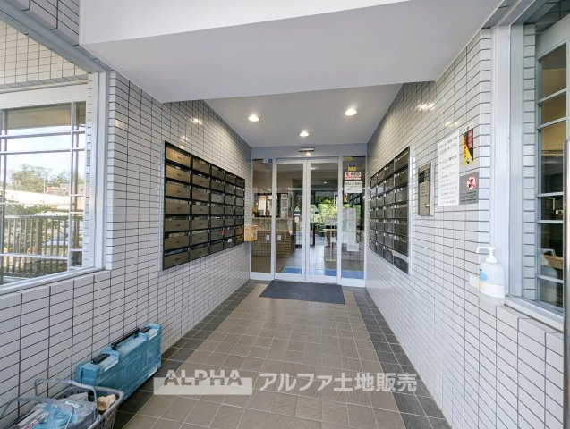 ワコーレ拝島IIのエントランス|建物の内部です