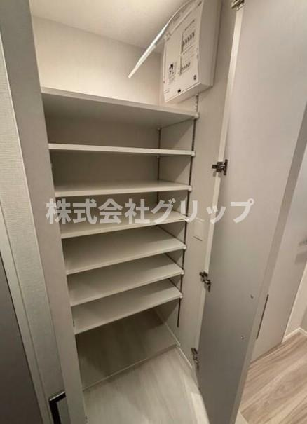 横浜市中区長者町４丁目の賃貸マンションの玄関