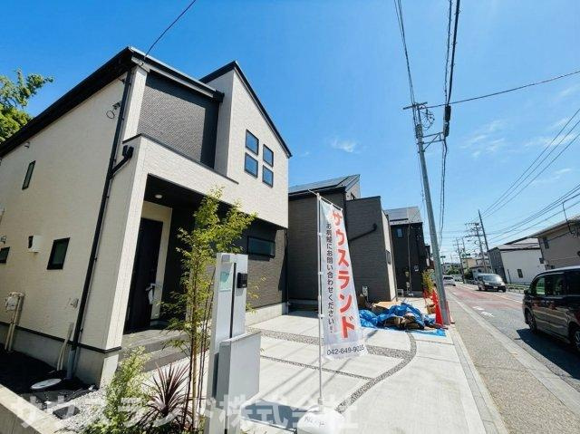 八王子市四谷町2期　の区画図|敷地全体の配置がわかりやすい区画図です！前面道路は歩道付きで広々としており、ベビーカーや自転車での移動もスムーズに行えます。車の出し入れもゆとりを持って行えるため、運転が苦手な方でも安心の環境です。
