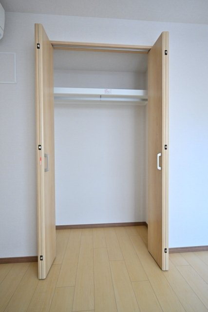 ＣＥＮＴＲＡＬ　ＧＡＲＤＥＮ　ＲＥＳＩＤＥＮＣＥ　ＴＯＫＹＯの収納|（洋室2）